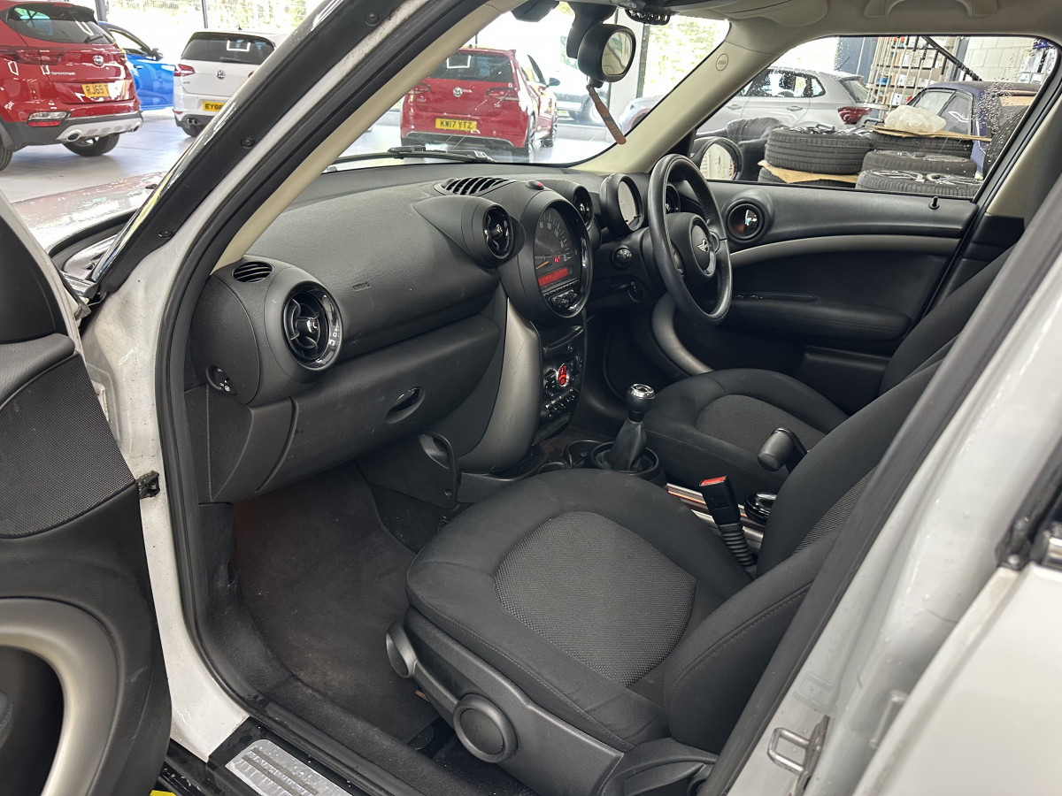 2016 (DEC) MINI COUNTRYMAN 1.6 ONE 5 DOOR — with ONLY 72,000 MILES