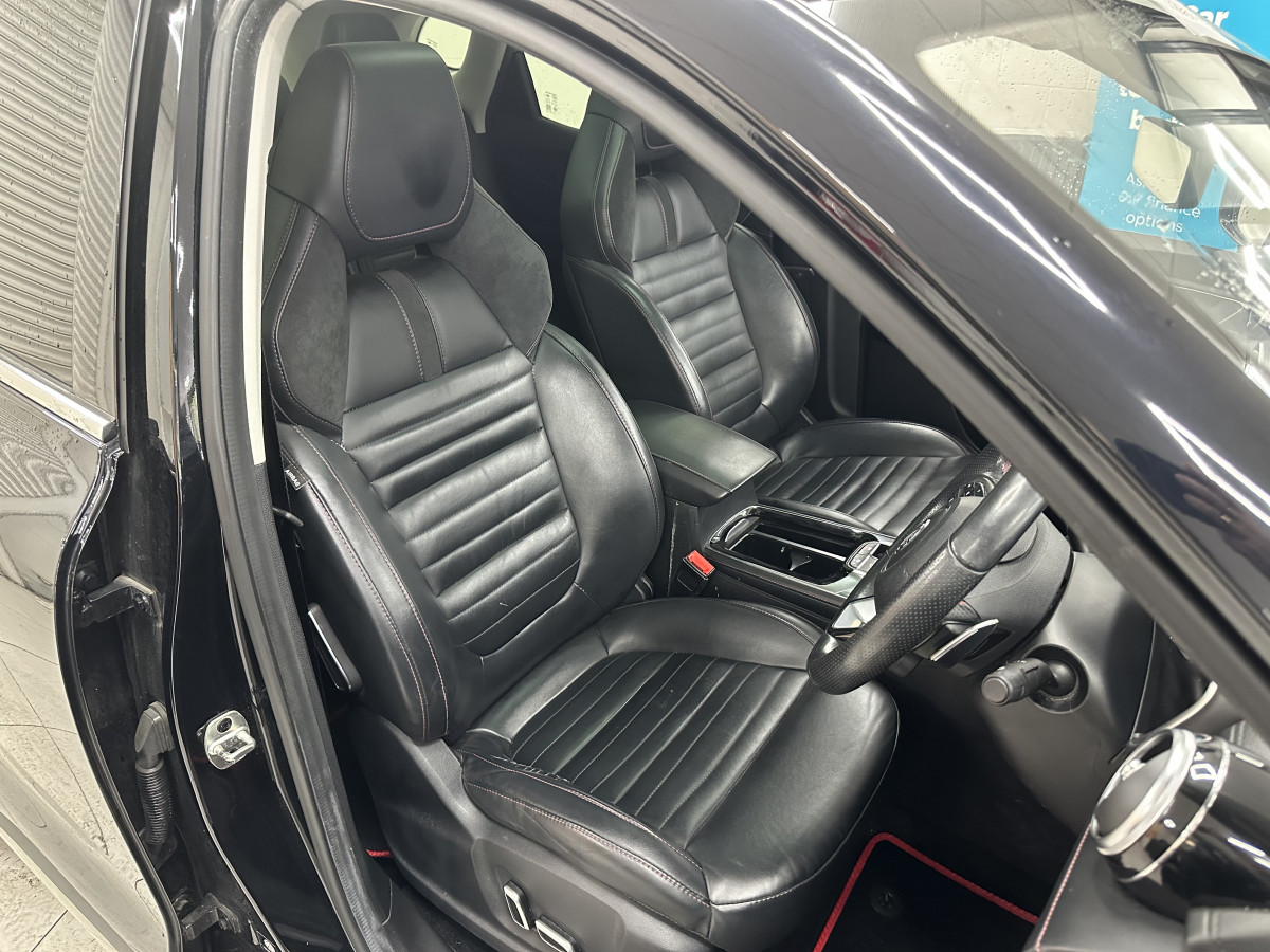 2023 MG HS 1.5 TGDi EXCLUSIVE AUTOMATIC — HOT BLACK LEATHER & SAT NAV