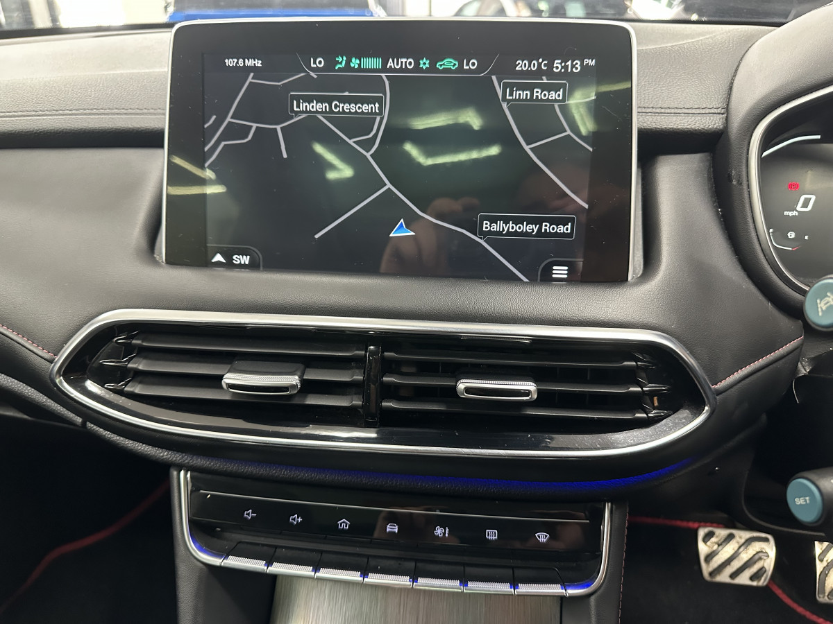 2023 MG HS 1.5 TGDi EXCLUSIVE AUTOMATIC — HOT BLACK LEATHER & SAT NAV