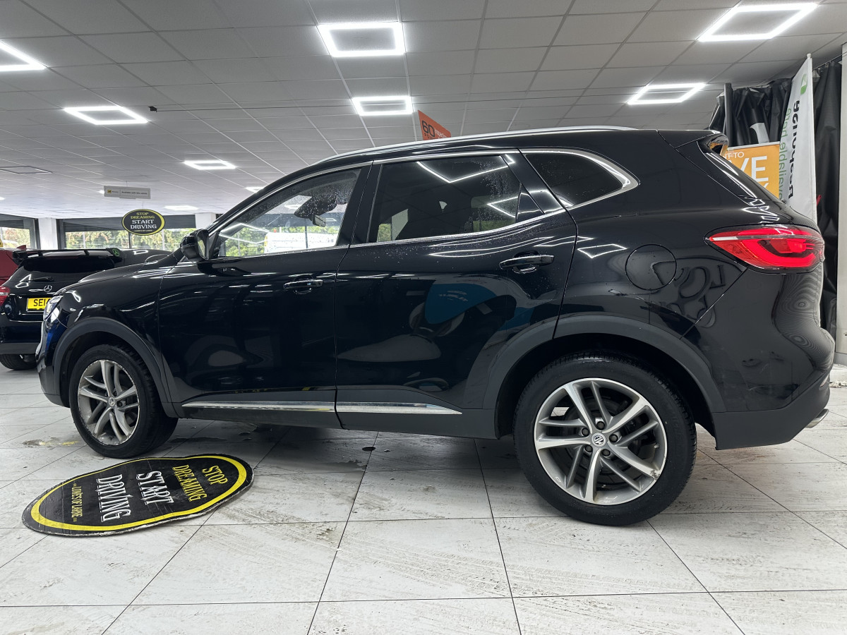 2023 MG HS 1.5 TGDi EXCLUSIVE AUTOMATIC — HOT BLACK LEATHER & SAT NAV