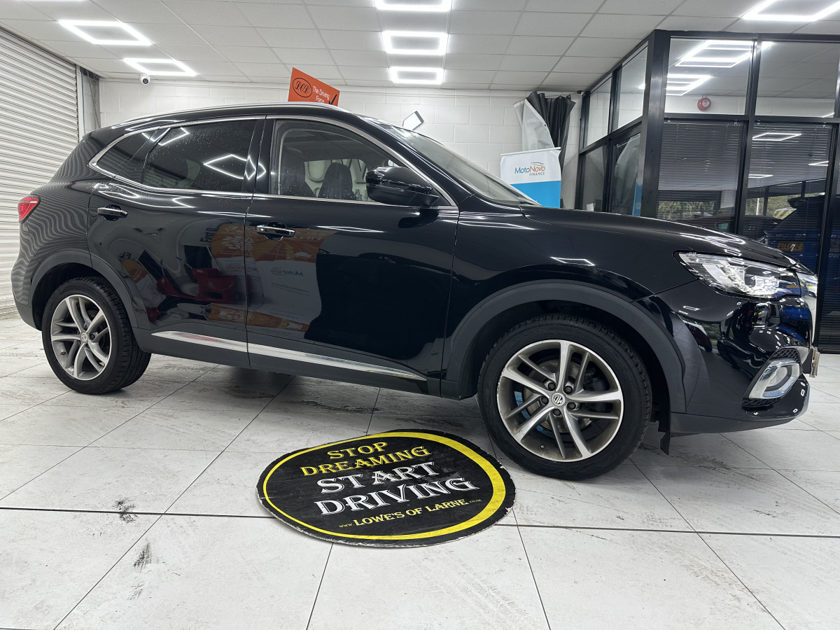 2023 MG HS 1.5 TGDi EXCLUSIVE AUTOMATIC — HOT BLACK LEATHER & SAT NAV