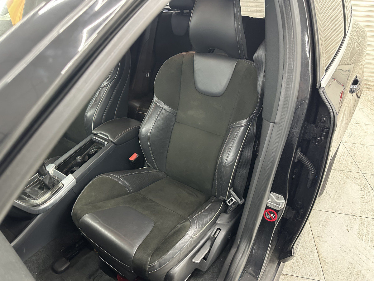 2016 (JUNE) VOLVO XC60 2.0 D4 190 R-DESIGN  — with ONLY 99K — ONLY £35 TAX