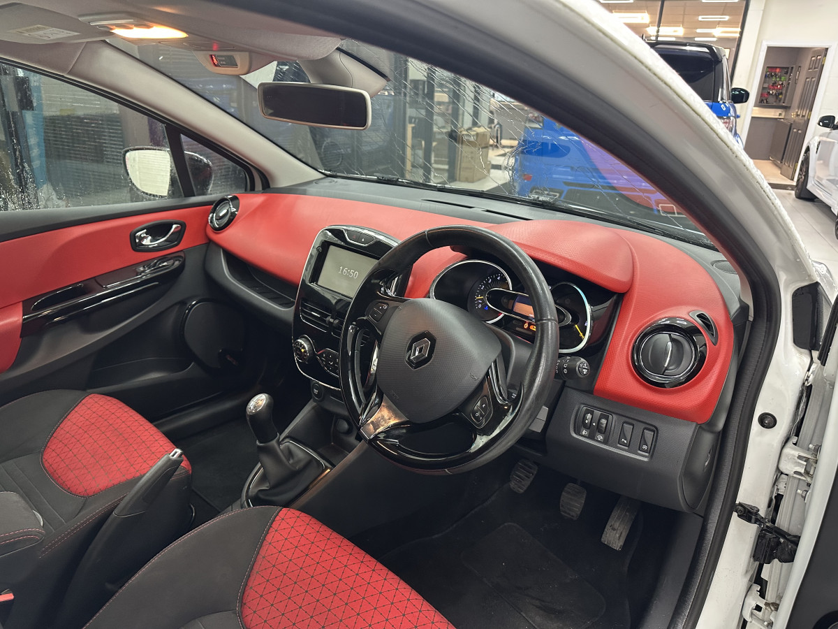 2014 RENAULT CLIO 1.5 DCi DYNAMIQUES MediaNAV with ONLY 85,000 MILES —£20 TAX