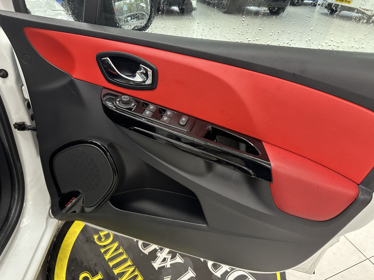 2014 RENAULT CLIO 1.5 DCi DYNAMIQUES MediaNAV with ONLY 85,000 MILES —£20 TAX
