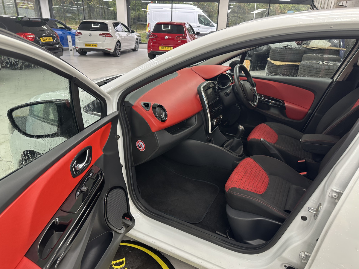 2014 RENAULT CLIO 1.5 DCi DYNAMIQUES MediaNAV with ONLY 85,000 MILES —£20 TAX