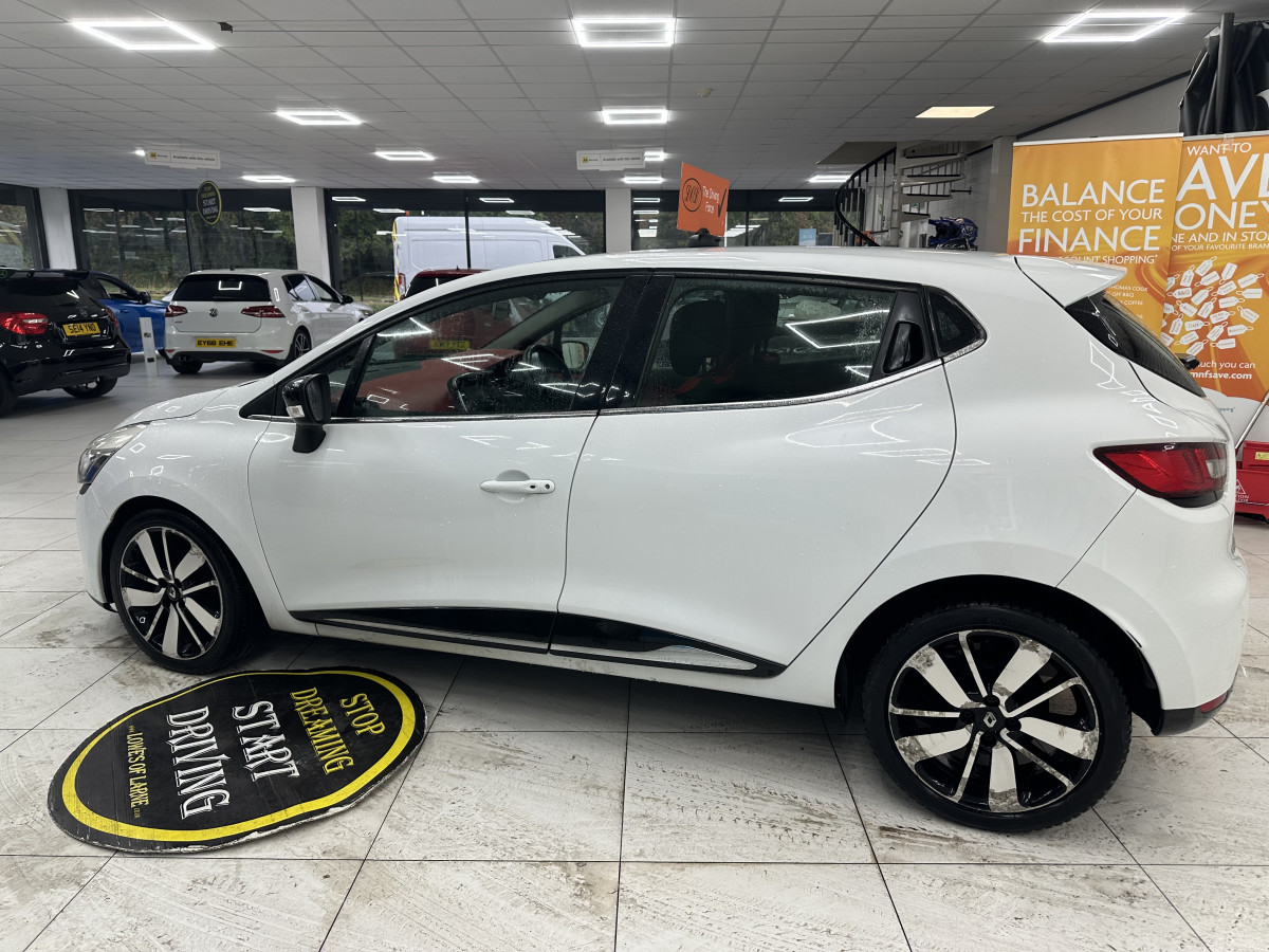 2014 RENAULT CLIO 1.5 DCi DYNAMIQUES MediaNAV with ONLY 85,000 MILES —£20 TAX