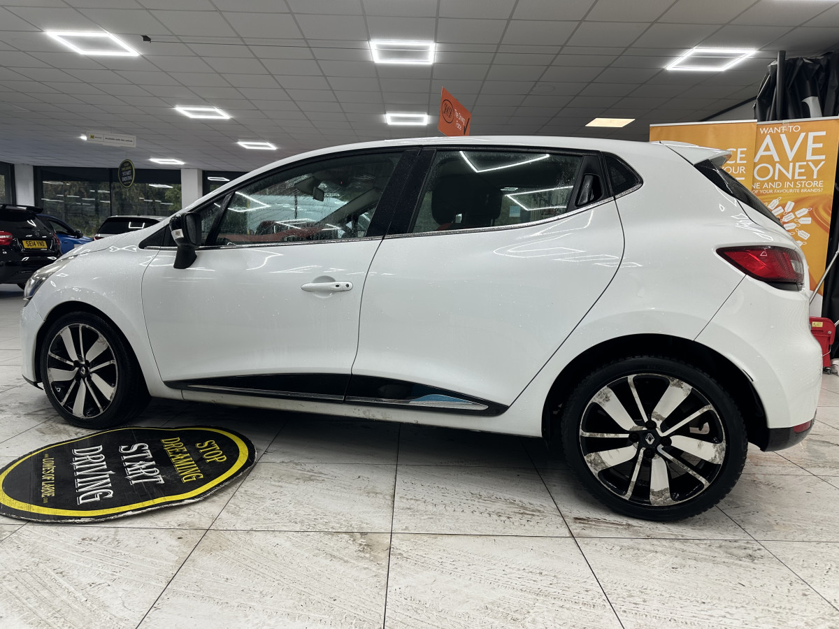 2014 RENAULT CLIO 1.5 DCi DYNAMIQUES MediaNAV with ONLY 85,000 MILES —£20 TAX