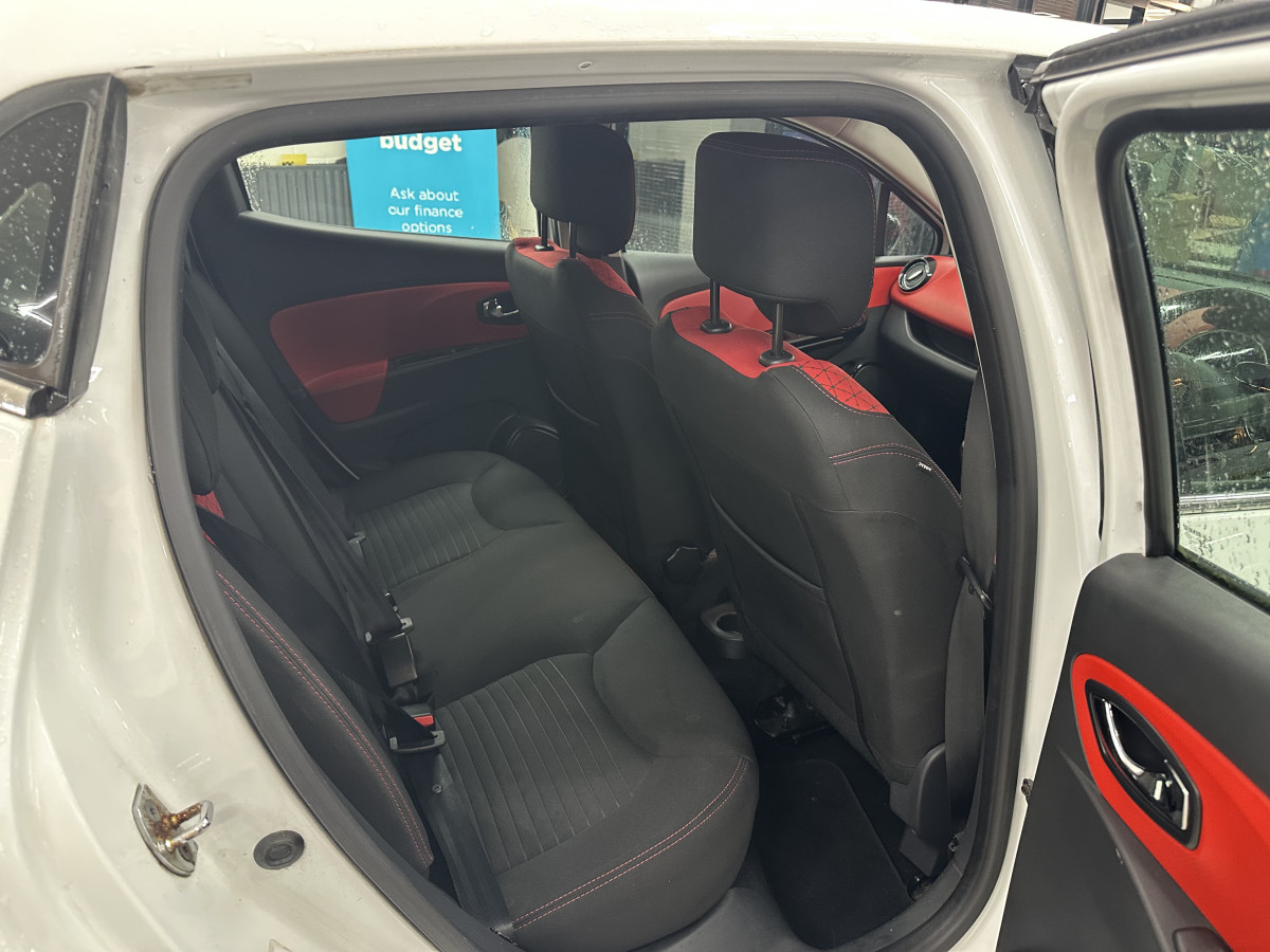 2014 RENAULT CLIO 1.5 DCi DYNAMIQUES MediaNAV with ONLY 85,000 MILES —£20 TAX