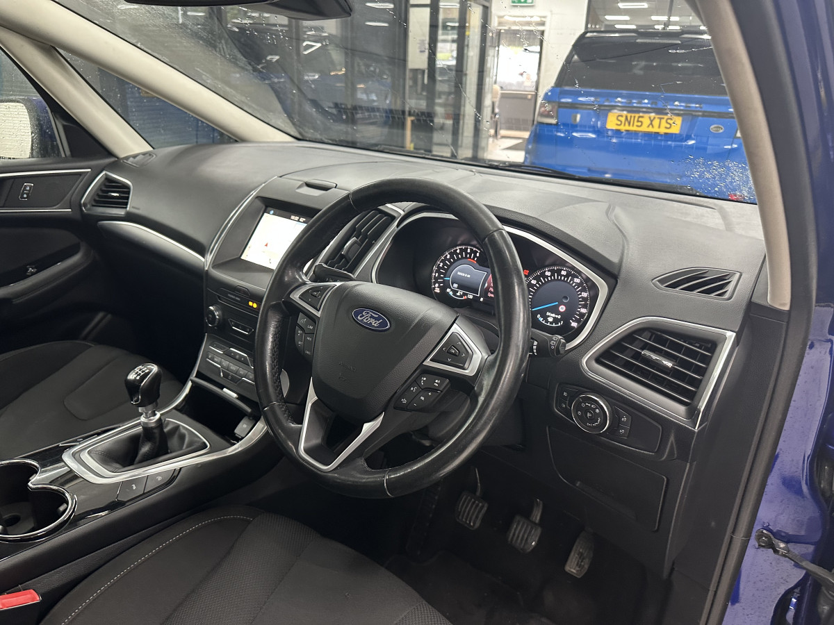 2018 (MAY) FORD S-MAX 2.0 TDCi 150 TITANIUM — 7 SEATER with PANORAMIC ROOF — FSH