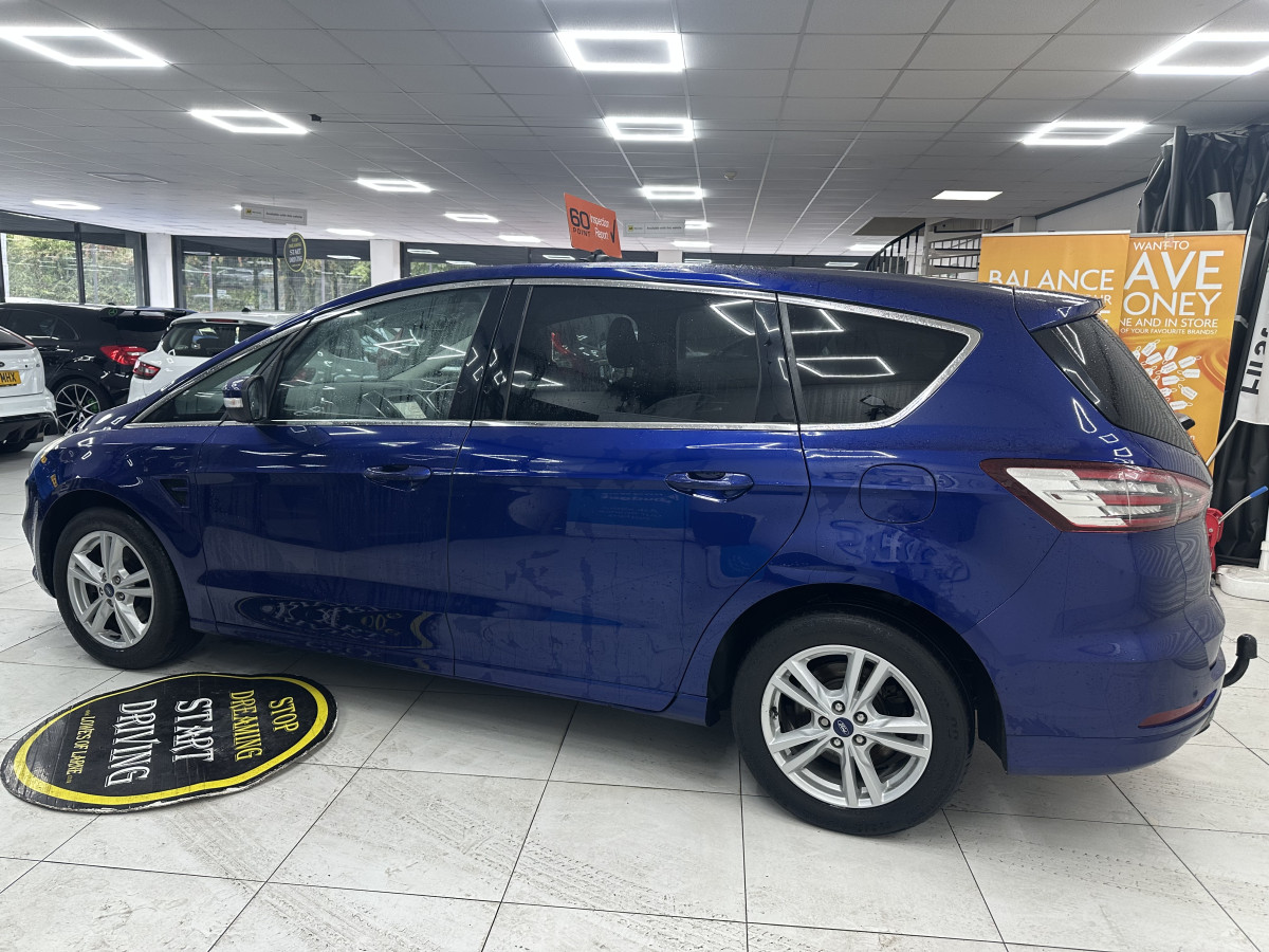 2018 (MAY) FORD S-MAX 2.0 TDCi 150 TITANIUM — 7 SEATER with PANORAMIC ROOF — FSH