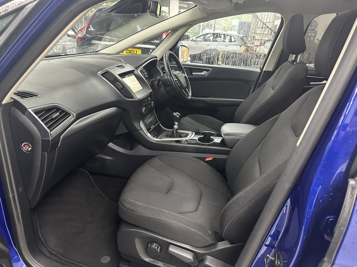 2018 (MAY) FORD S-MAX 2.0 TDCi 150 TITANIUM — 7 SEATER with PANORAMIC ROOF — FSH