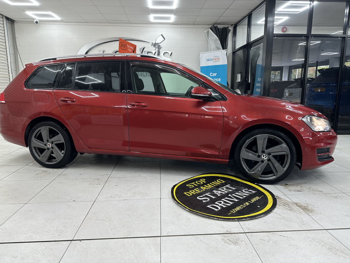 2015 (OCT) VW GOLF 1.6 TDi SE BlueMOTION ESTATE — £20 TAX