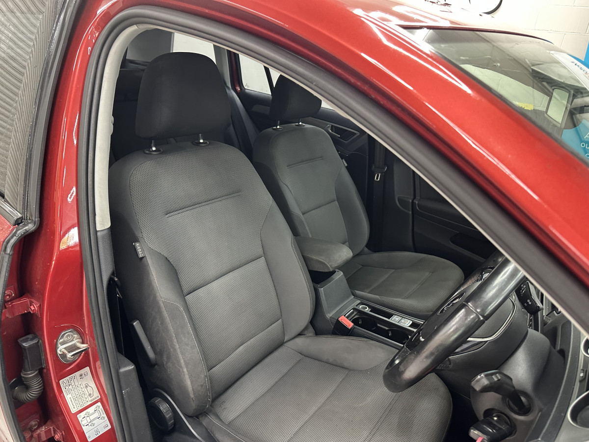 2015 (OCT) VW GOLF 1.6 TDi SE BlueMOTION ESTATE — £20 TAX