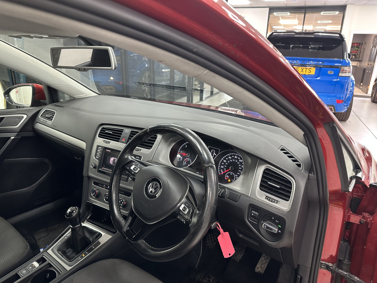 2015 (OCT) VW GOLF 1.6 TDi SE BlueMOTION ESTATE — £20 TAX
