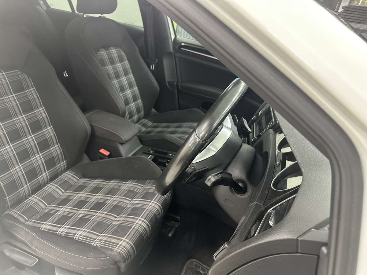 2016 (SEPT) VW GOLF 2.0 TDi GTD BM DSG AUTOMATIC — STUNNING GOLF GTD