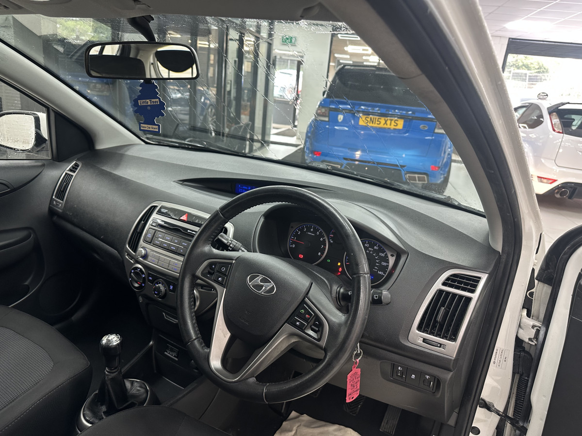 2012 HYUNDAI i20 1.2 ACTIVE 5 DOOR — GREAT FIRST CAR — LOW INSURANCE — ONLY £35