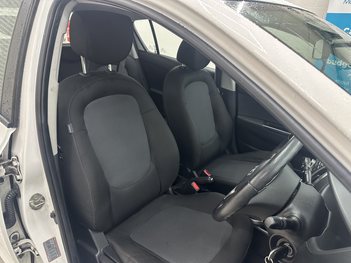 2012 HYUNDAI i20 1.2 ACTIVE 5 DOOR — GREAT FIRST CAR — LOW INSURANCE — ONLY £35