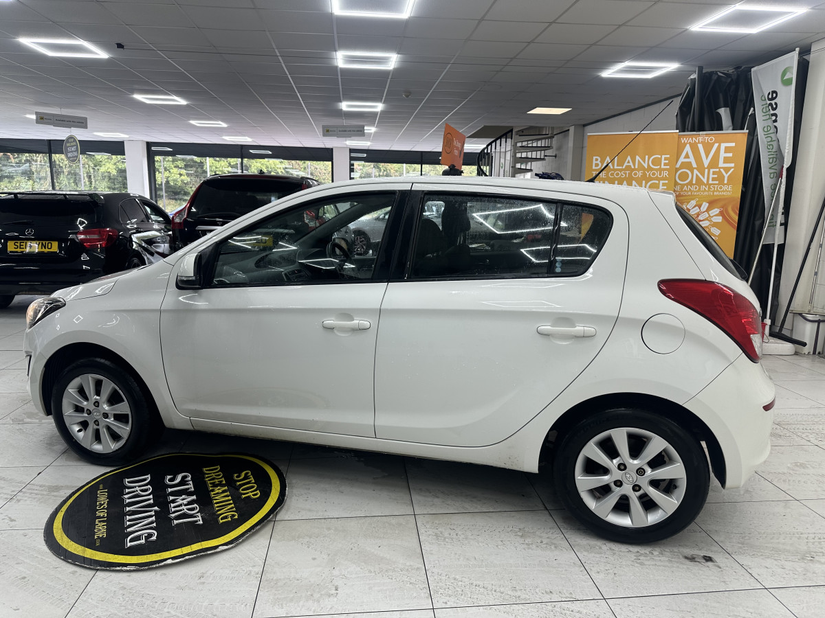 2012 HYUNDAI i20 1.2 ACTIVE 5 DOOR — GREAT FIRST CAR — LOW INSURANCE — ONLY £35