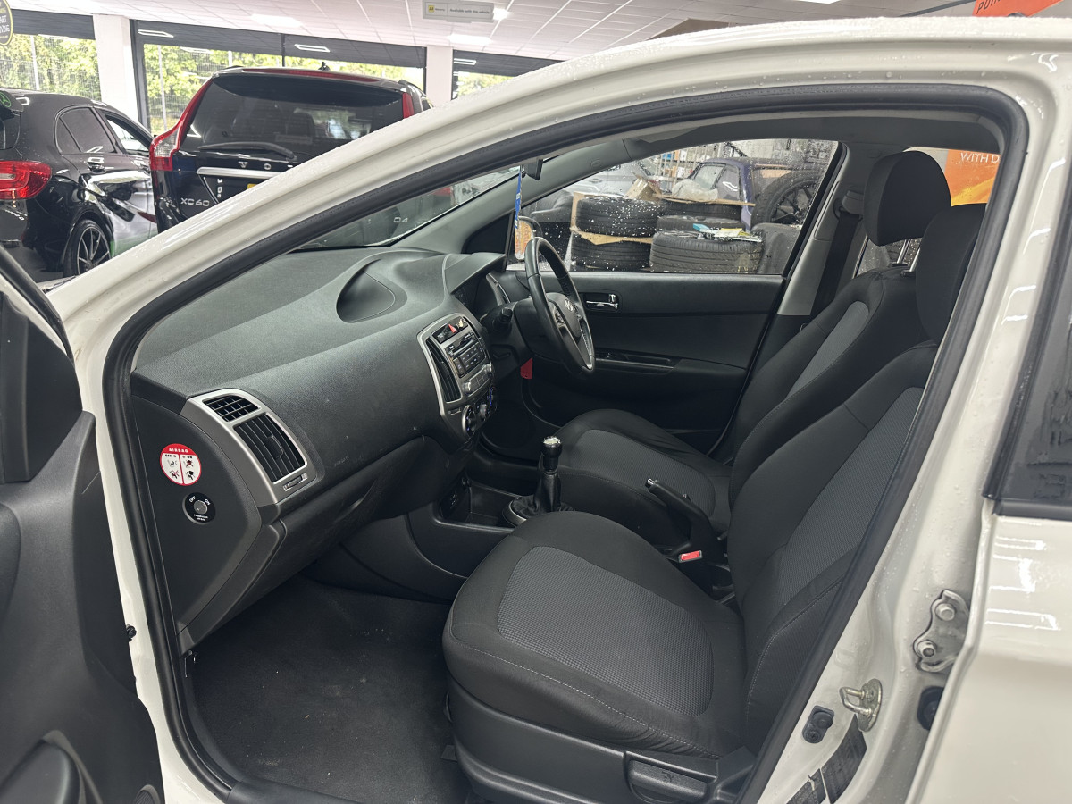 2012 HYUNDAI i20 1.2 ACTIVE 5 DOOR — GREAT FIRST CAR — LOW INSURANCE — ONLY £35