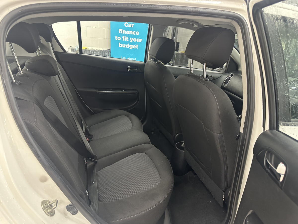 2012 HYUNDAI i20 1.2 ACTIVE 5 DOOR — GREAT FIRST CAR — LOW INSURANCE — ONLY £35