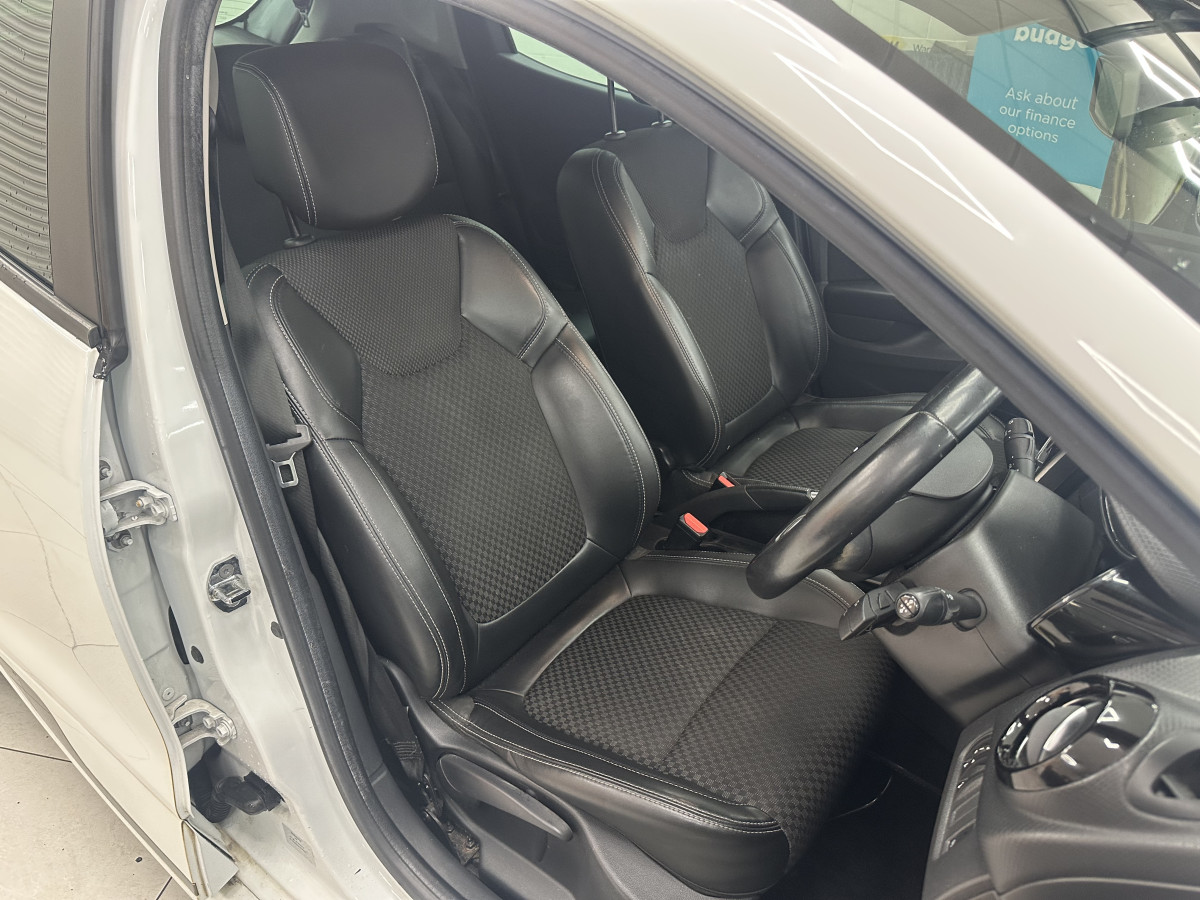 2018 (NOV) RENAULT CLIO 1.5 DCi GT LINE with ONLY 38,000 MILES — BLACK LEATHER & SAT NAV