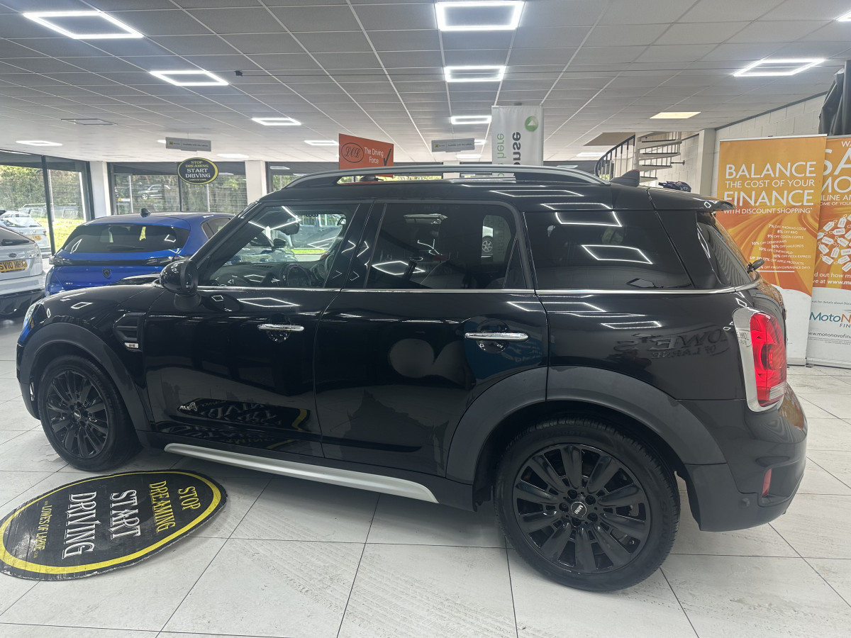 2018 MINI COUNTRYMAN 2.0 DIESEL COOPER ALL4 AUTOMATIC 5 DOOR with WHITE LEATHER & SAT NAV