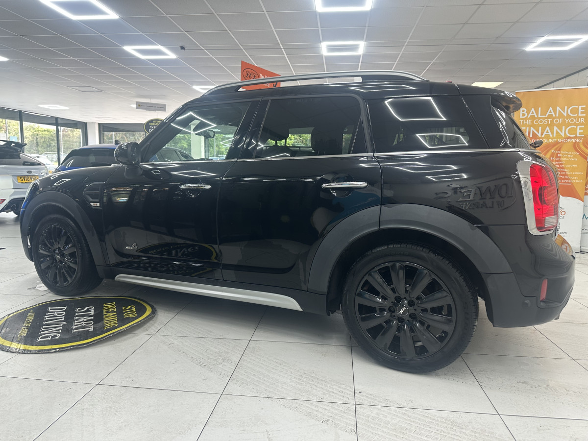 2018 MINI COUNTRYMAN 2.0 DIESEL COOPER ALL4 AUTOMATIC 5 DOOR with WHITE LEATHER & SAT NAV