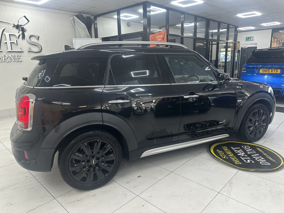 2018 MINI COUNTRYMAN 2.0 DIESEL COOPER ALL4 AUTOMATIC 5 DOOR with WHITE LEATHER & SAT NAV