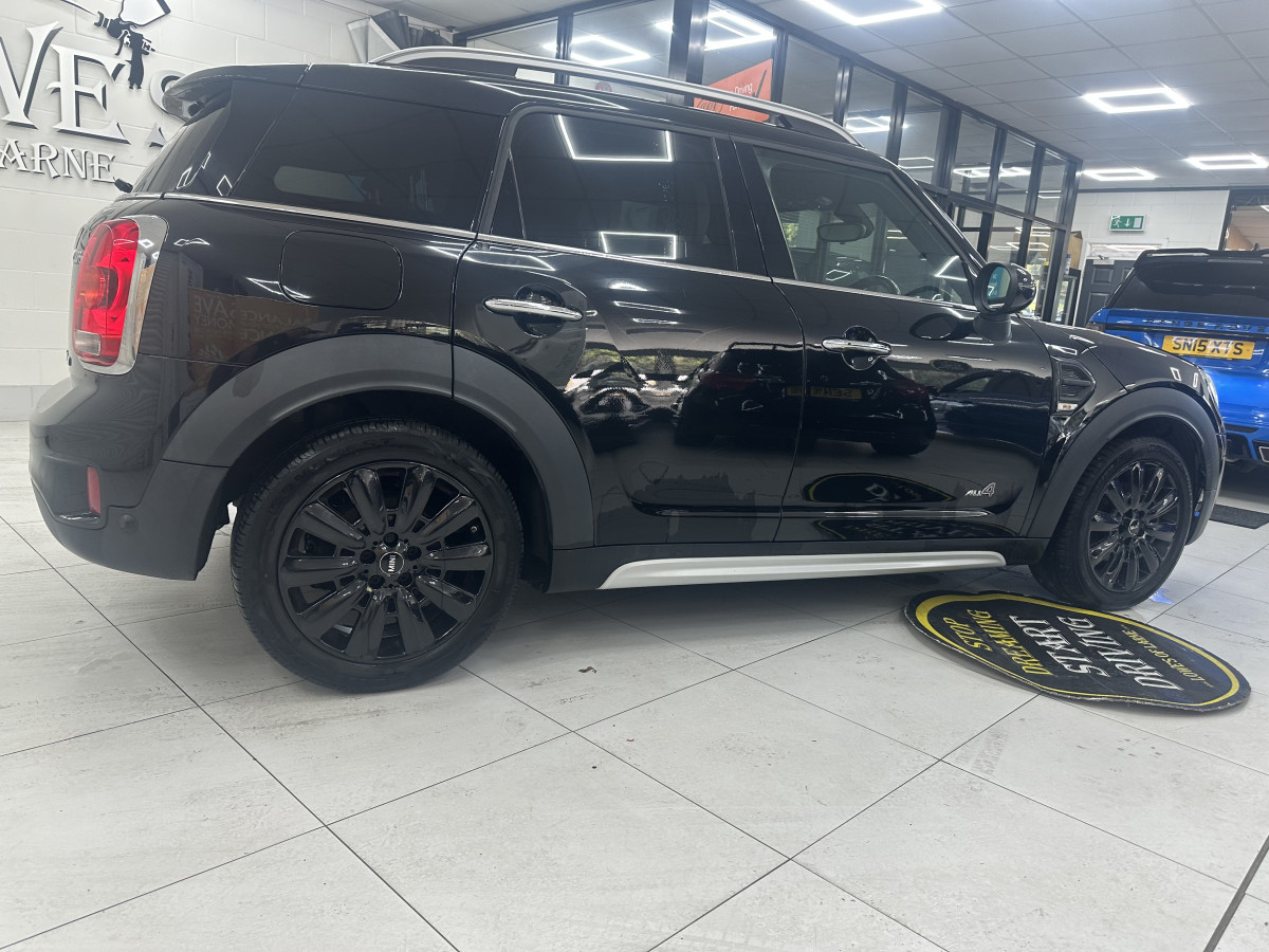 2018 MINI COUNTRYMAN 2.0 DIESEL COOPER ALL4 AUTOMATIC 5 DOOR with WHITE LEATHER & SAT NAV