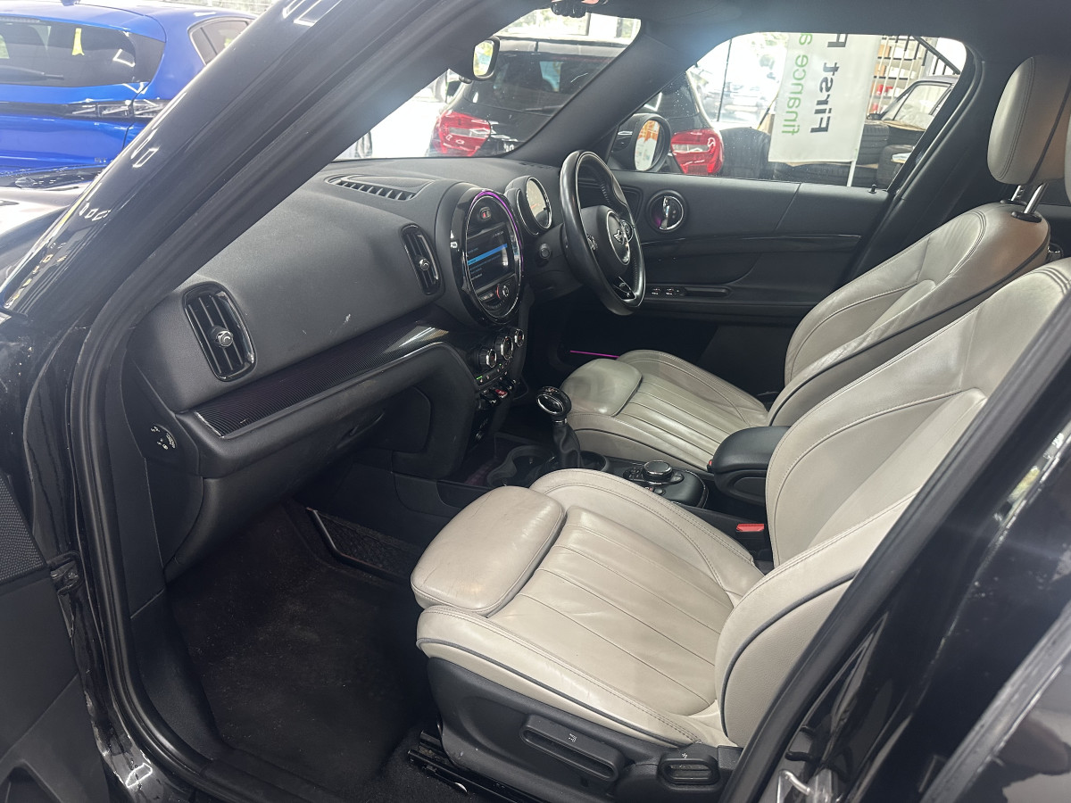 2018 MINI COUNTRYMAN 2.0 DIESEL COOPER ALL4 AUTOMATIC 5 DOOR with WHITE LEATHER & SAT NAV