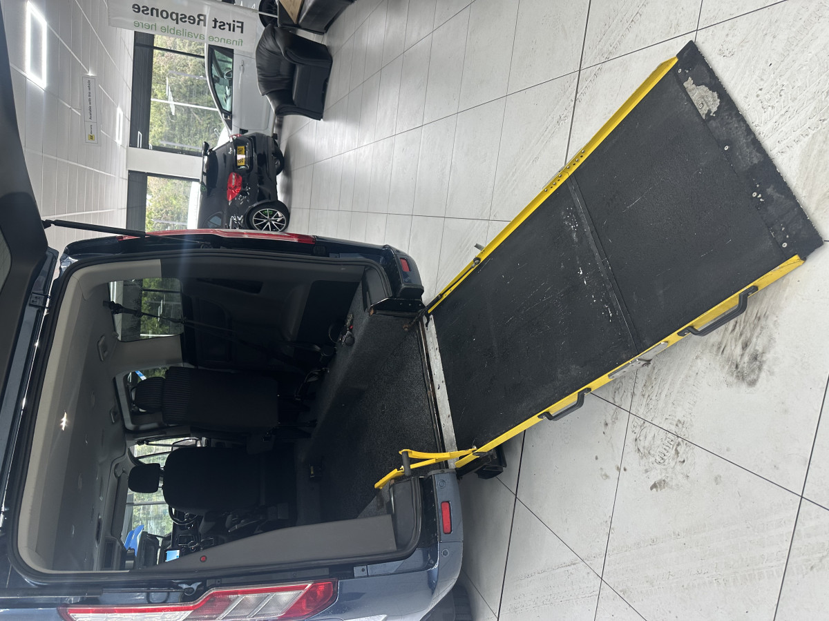 2019 (APRIL) FORD TRANSIT TOURNEO 2.0 TDCi 310 TITANIUM AUTOMATIC– 4 SEATER PLUS WHEELCHAIR ACCESSABLE VEHICLE — NO VAT