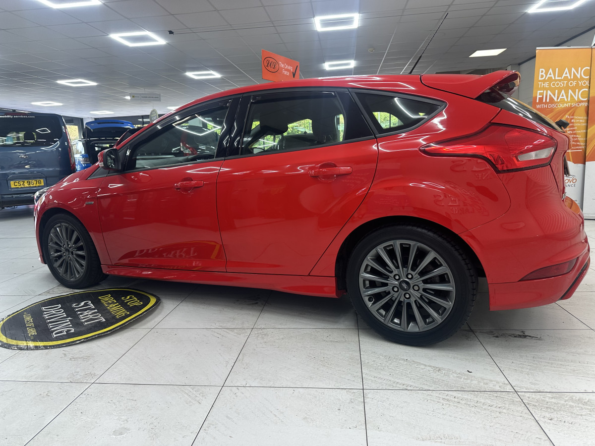 2017 FORD FOCUS 1.0 EcoBOOST 125 ST-LINE AUTOMATIC — ONLY 79K